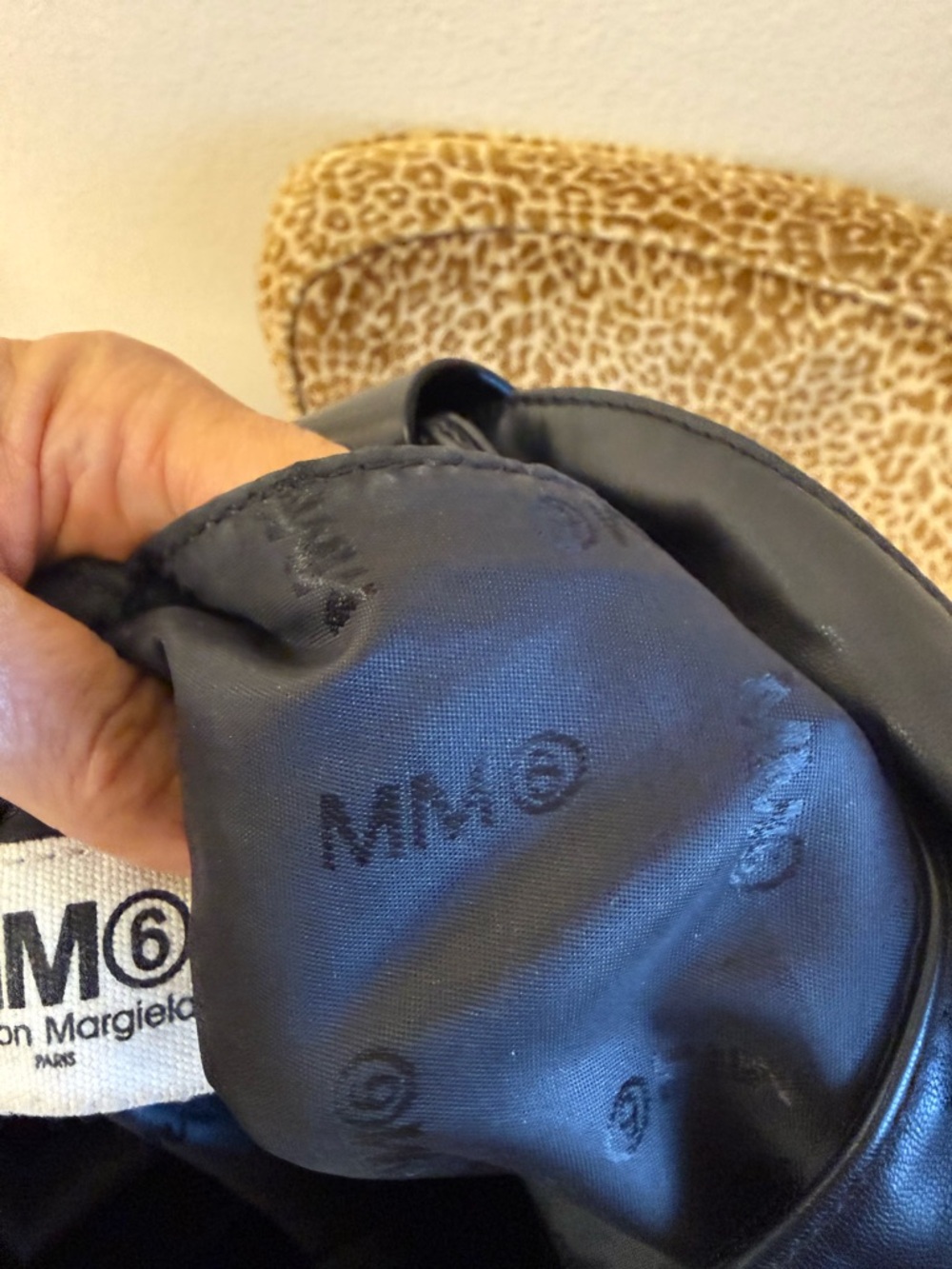π― Authentic MM6 MAISON MARGIELA Black Shoulder Bag Tote Hobo - Picture 14 of 16